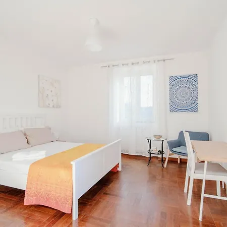 Bertacchi - Inside And Out 펜션