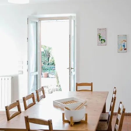 Bertacchi - Inside&out Feriehus Como