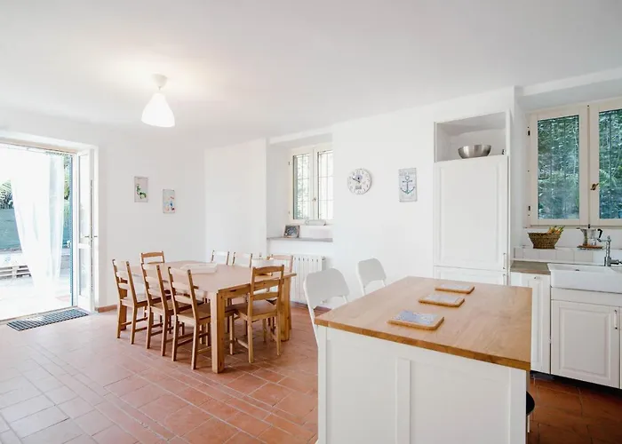 Bertacchi - Inside And Out קומו